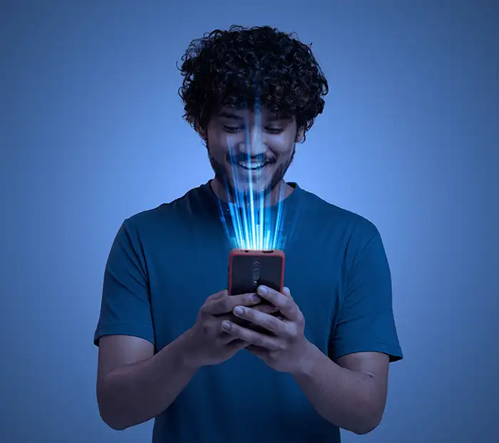 نمایش سیستم تشخیص زنده بودن چهره در حال تحلیل ویدیوی کاربر